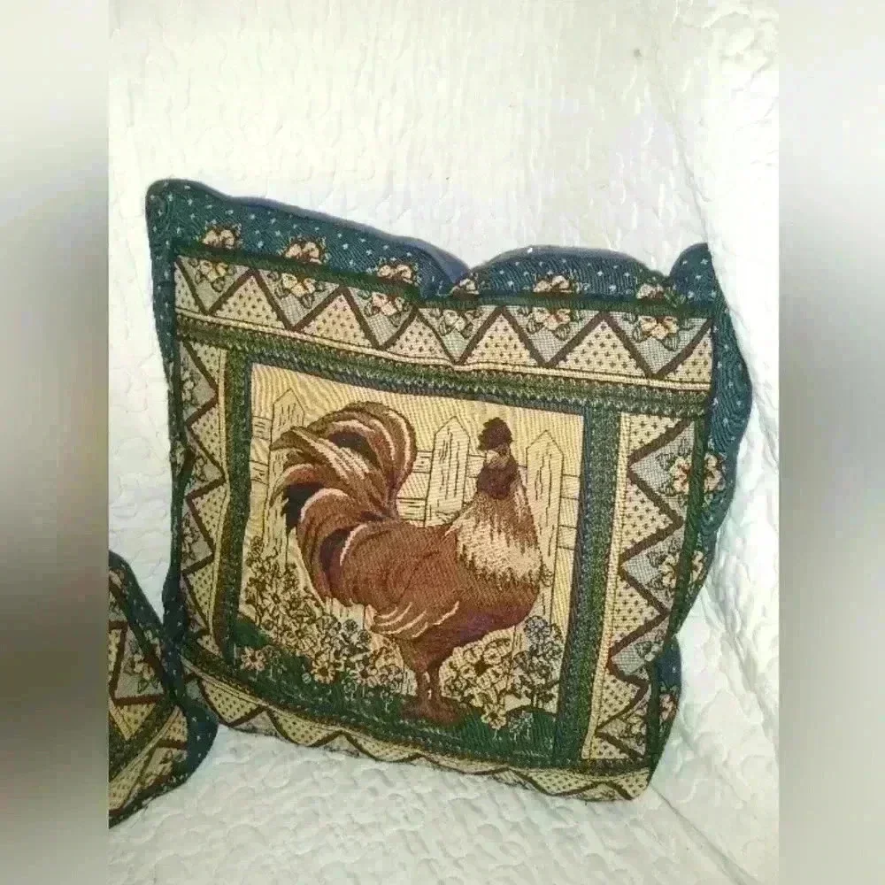 VTG FRENCH COUNTRY FARMHOUSE ROOSTERS DECORATIVE THROW PILLOWS TWO